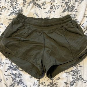 Forest Green Hotty Hot High-Rise Lined Short 2.5" Lululemon workout shorts